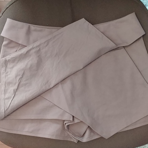 ARITZIA | Talula asymmetrical skort - Picture 3 of 4